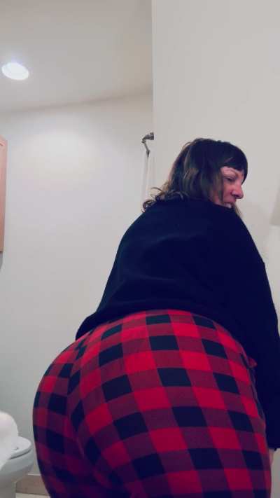 I just let out the loudest farts 💨 while sitting on your face… and you didn’t even flinch. Good boy. Beg me to do it again. 😈