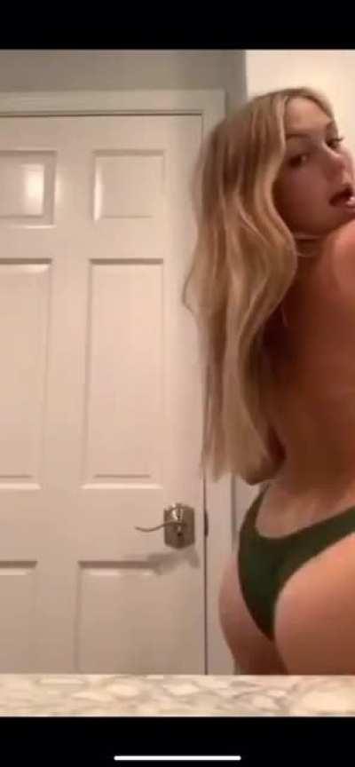 SHE IS SO FKN HOT😍😍😍