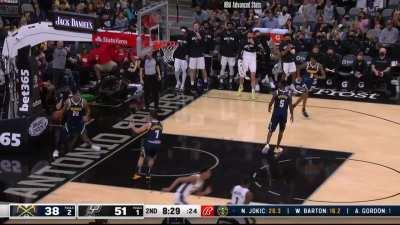 [Highlight] Devin Vassell nasty double clutch poster from the last Nuggets game