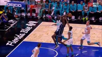 [Highlight] Bol Bol takes it all the way for the and-1