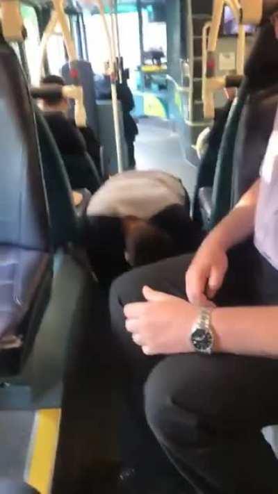 Me parece que esta un poco cansado.