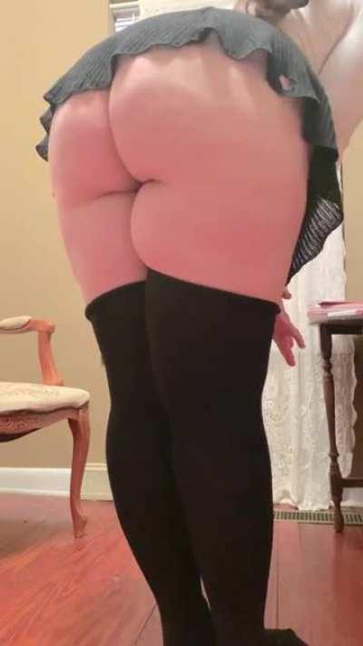 the jiggly ass of a horny brat: a classic