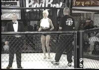 34D Blonde MILF Michelle fights Darrion. At the end, Michelle makes up for a somewhat disappointing fight ;)