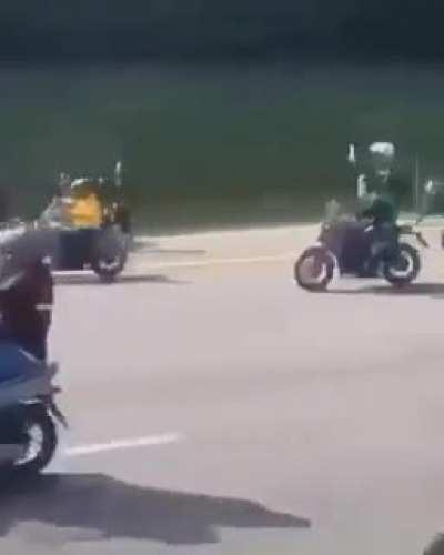 yesterday they took a motorcycle ride against the lockdown in favor of President Jair Bolsonaro in São Paulo Brazil.