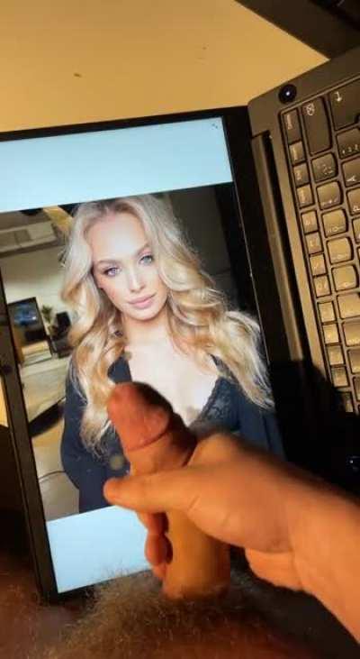 Słodziutka młodziutka Wiktoria Gąsiewska na celowniku..