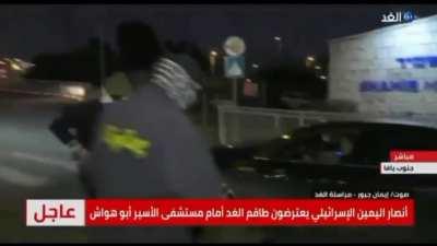 Араб репортёр толкнул еврея, еврей в долгу не остался.