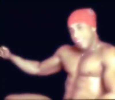 Mucalol na boate gay > Demonstrando todo seu swag.