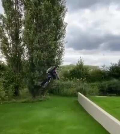 Jet Pack: +50 speed, -60 Accuracy, 40% Flight boost, requires at least 16 strength to utilize