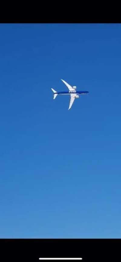 I’m not a pilot, but I imagine it is an awesome feeling to do this in a big boy. Boeing 777X at Dubai Air Show