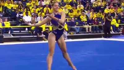 Nicoletta “The Greek Goddess” Koulos 🇬🇷 💙💛〽️