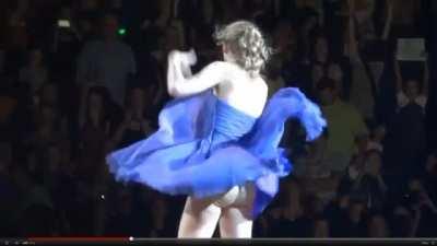 Wow so sexy TayloreSwift