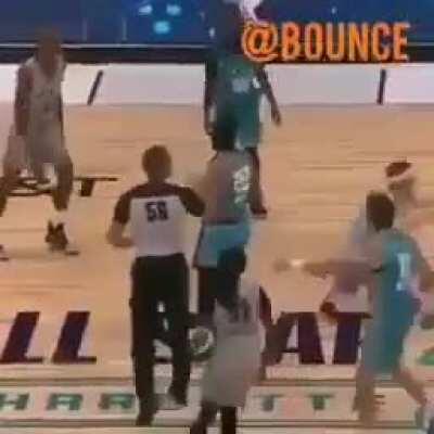 Esse vídeo eu peguei do discord, mais precisamente no meu discord, espero que gostem do melhor jogador de basquete.