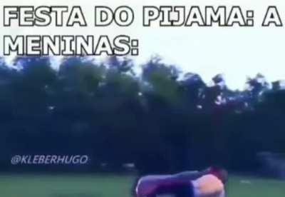 O que é uma moça sem uma tesoura?