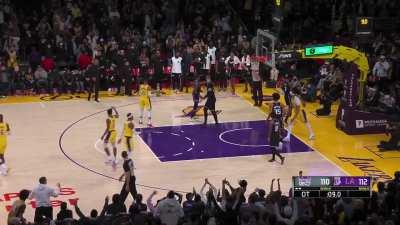 [Highlight] AD gets the layup to go to give the Lakers the lead with nine seconds left