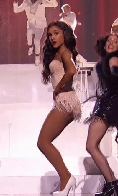 Ariana Grande's petite body is marvelous