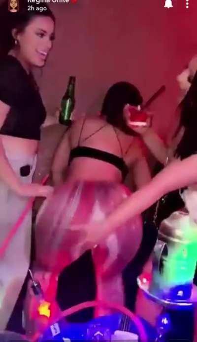 Asian w/ a phatty twerking