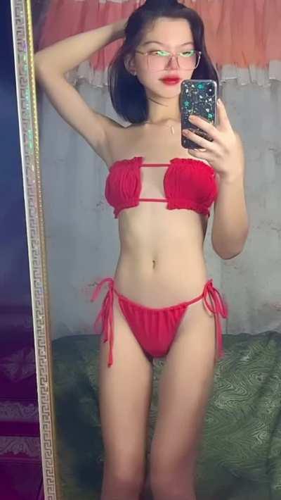 Sabi nila pag petite pasok na pasok hehe! ;)