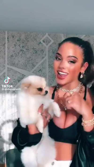 Giulia Paglianiti lingua👅+tette🍐
