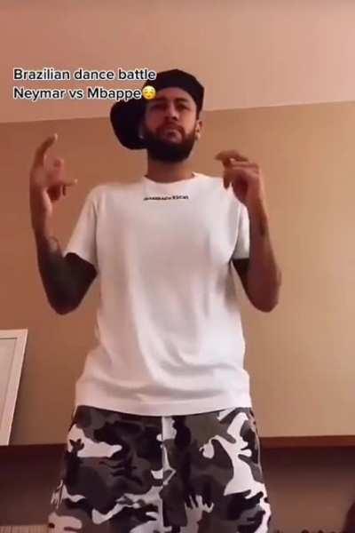 Dance battle Neymar vs Mbappe
