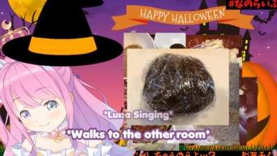 The spookiest moment from Luna's Halloween cooking stream!