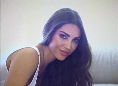 Haar dikke reet in een string!