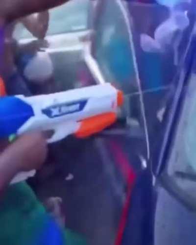 Cop subjected to brutal violence via supersoaker