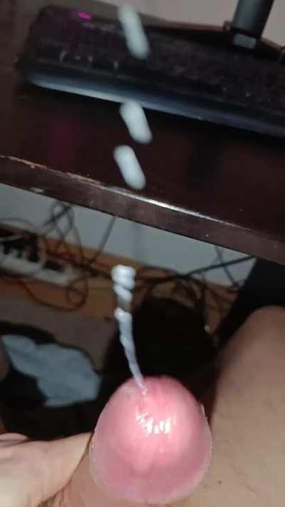 Close-up explosion (OC)