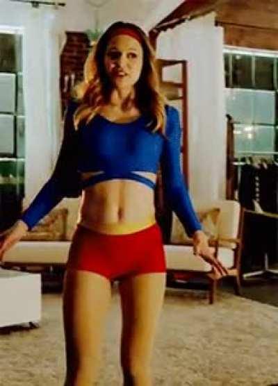 Melissa Benoist and her tight abs and body