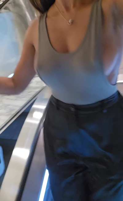 My definition of a perfect top is when they can't keep my boobs covered for long 😅