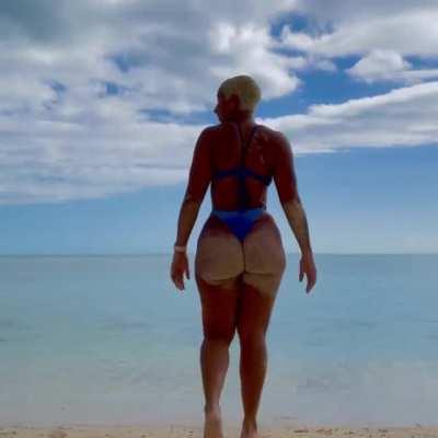 Wont ever get tired of that jiggle