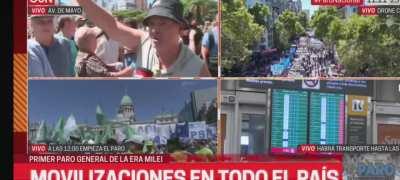 Manifestante manda al frente a los demás 