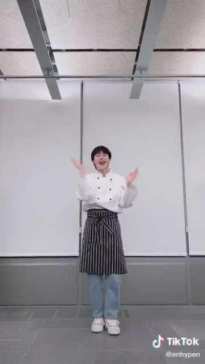 220101 TikTok: Sunoo - ENGENEs! Please listen to this as your first new year song❤ (it's the last present from teenage Sunoo to ENGENEs 🎁) #Twenty #YumeiroPatisserieChallenge