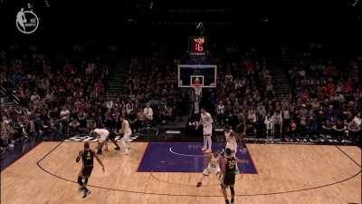 [Highlight] Steph lets KD know he doesn't agree with the foul call