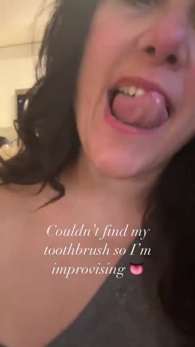 MILF with clean teeth 👅