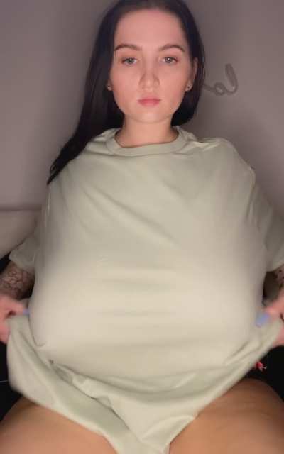 It’s my birthday so enjoy my bday titties 🎉