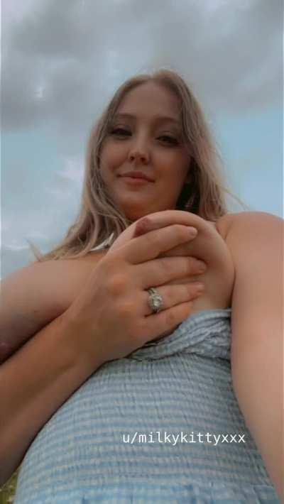 milking myself in a field of wildflowers 🌾🌼🌻🌸💐 [oc]