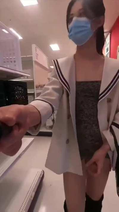 Who’s joining me for grocery shopping ?