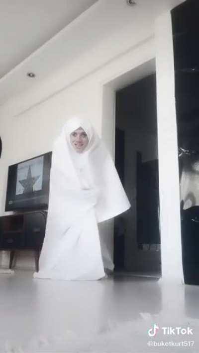 Selam arkadaslar tiktoka basladım da desteklerseniz sevinirim👉👈