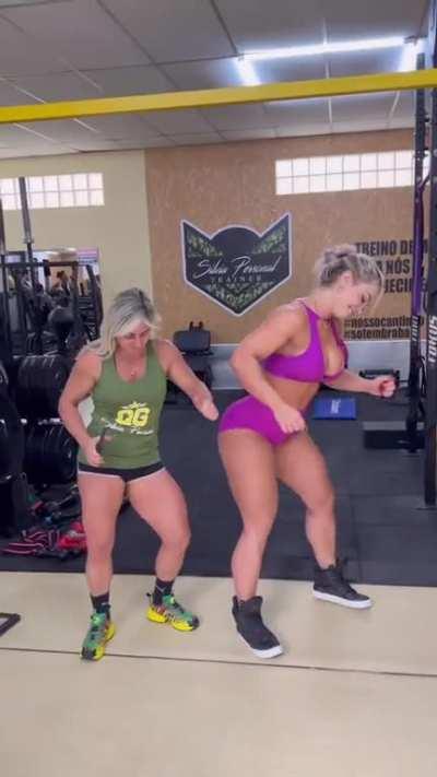 Love watching her dance 💃🍑