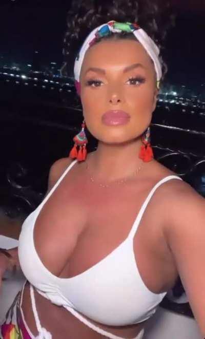 Joy looking lovely in white (IG story)