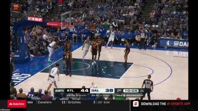 [Highlight] Spencer Dinwiddie drives it right past Okongwu and stuffs it home