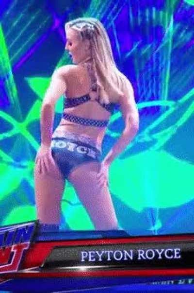 Peyton and her incredibly sexy little dance. So hot. 🔥🔥