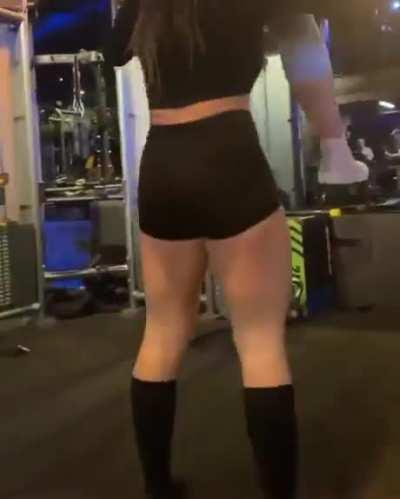 „I‘m just gonna film them awesome squatting skills“