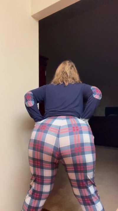 I wish you were behind me taking in each & every fart 💨 that comes out of this Gilf Ass! 😈