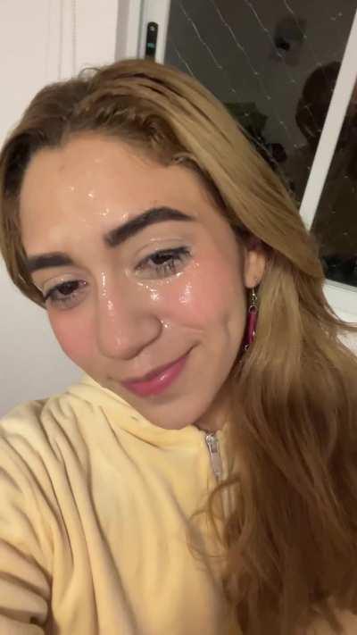  The real queen of cum smiles at you 😉