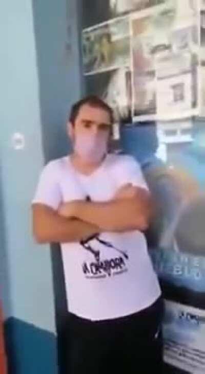 Gorila ultraja una Pyme de la Campora