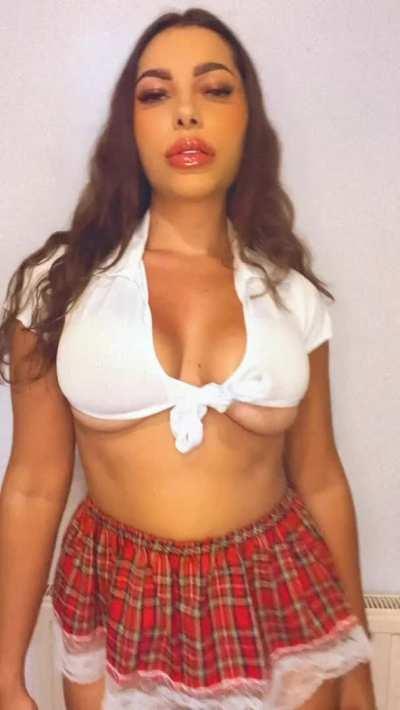 I'm a naughty student who needs to be punished 😈😏