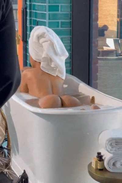 I want to dump multiple loads into Yanet Garcia's latina booty