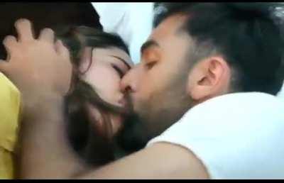 Deepika Padukone lusty kiss 😍😍😍😍