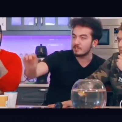 Hoca soru sorar; tenefüste kitabı ezberliyen ben